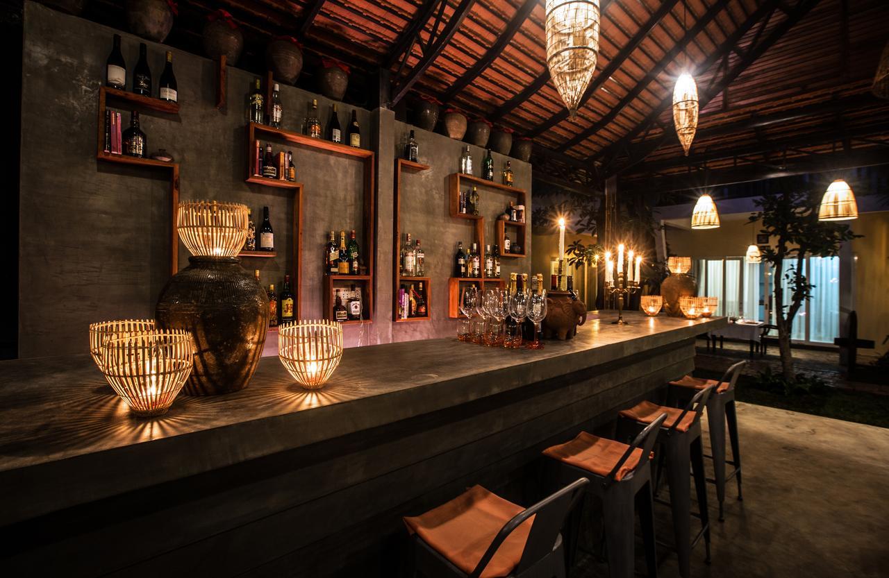 Mane Village Suites Siem Reap Exterior foto The bar at the 137 Pillars Hotel