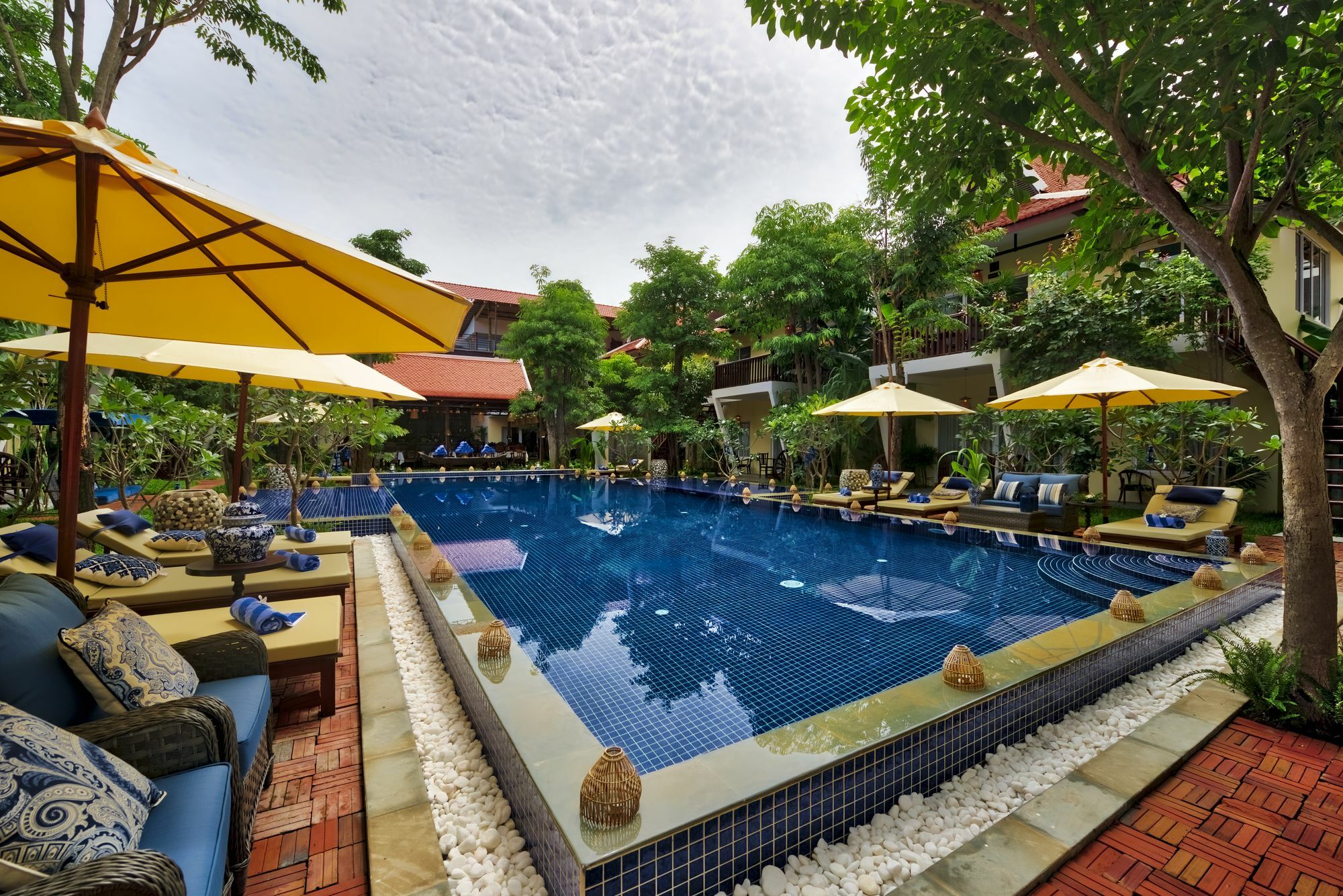 Mane Village Suites Siem Reap Exterior foto The swimming pool at the hotel